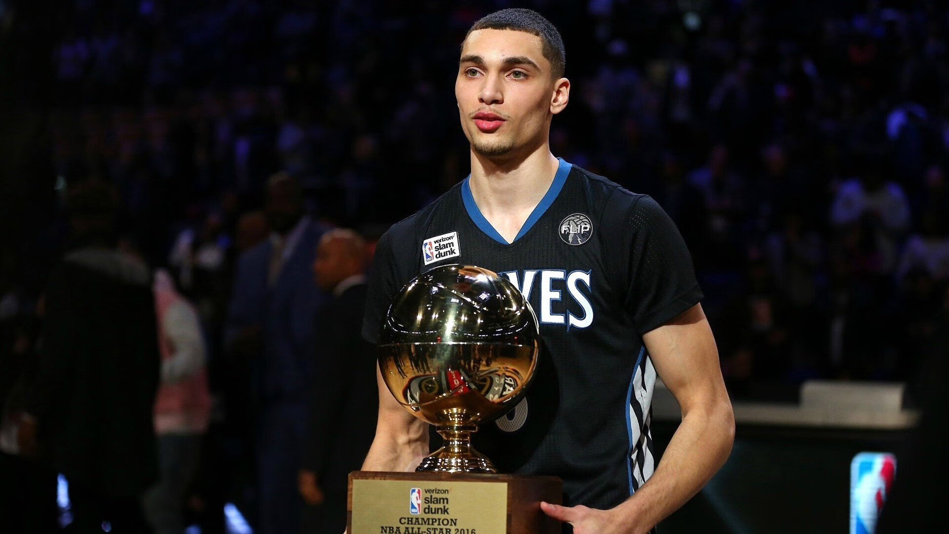 “高新体育中心:武术赛场高手云集,招式惊艳全场”